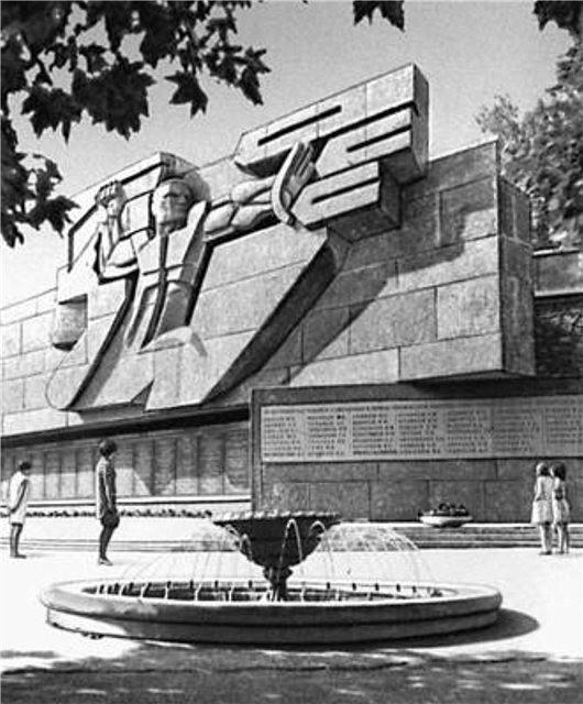 У Мемориала защитникам Севастополя
