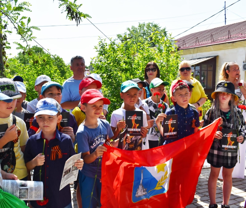 У мемориала