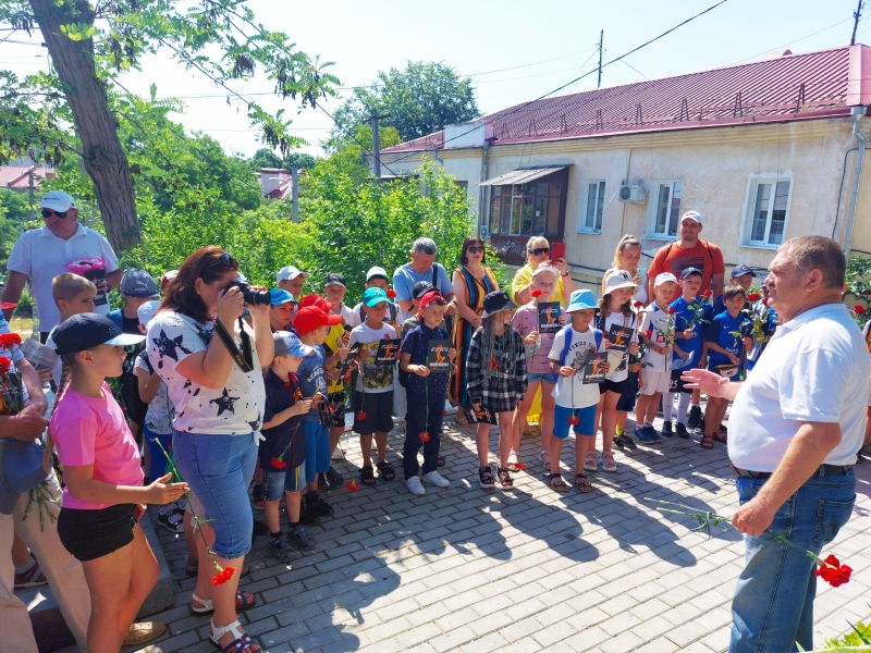 У мемориала