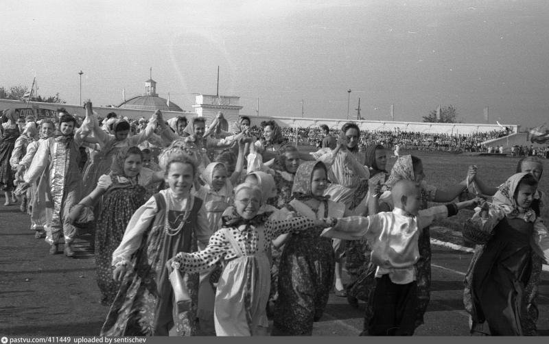 Участники праздника на флотском стадионе