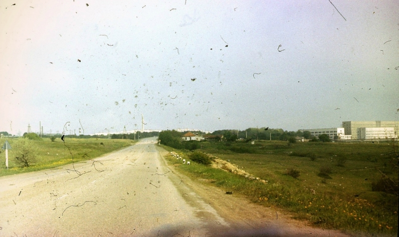 Вид на 5-й километр. И никаких рынков! Ни продуктовых, ни вещевых! Только вдали больничный комплекс.