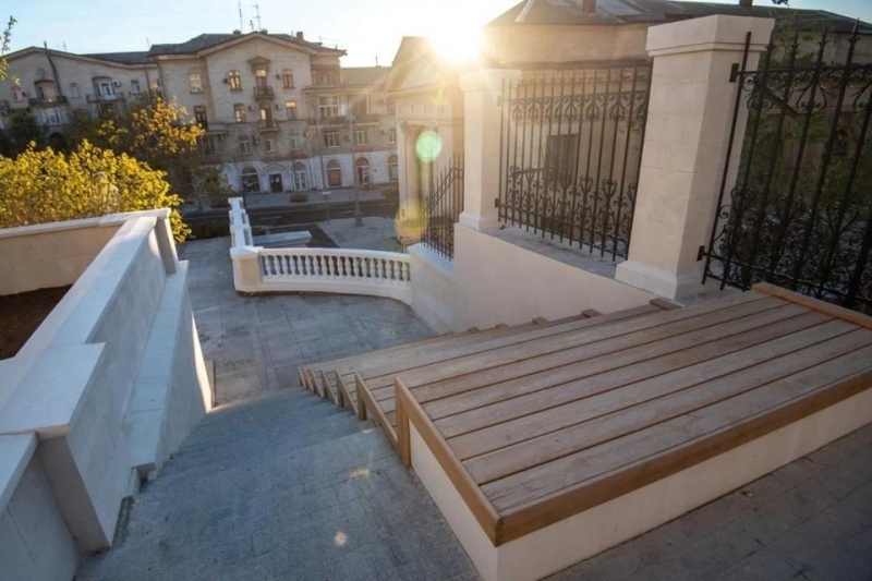 Вид на Большую Морскую от кинотеатра Победа. Мало кто знает про это местечко!