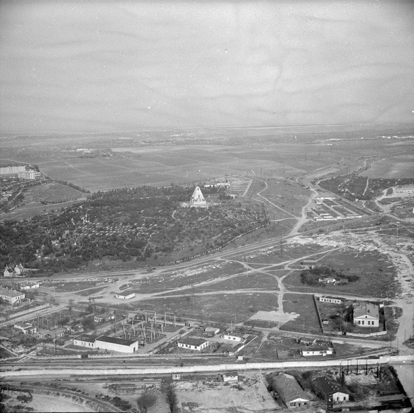 Вид на Братское кладбище