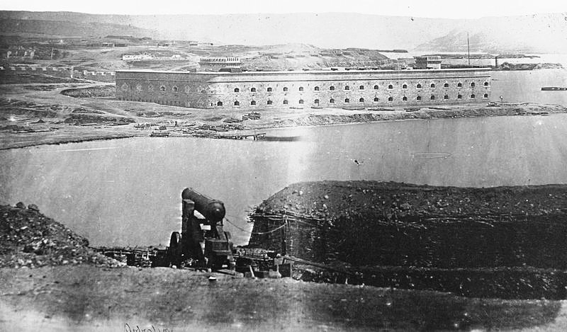 Вид на Михайловскую батарею