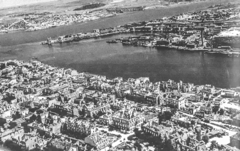 Вид на Павловский мыс и Южную бухту