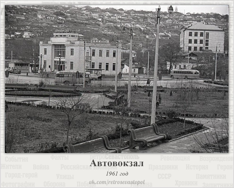 Вид на автовокзал из сквера