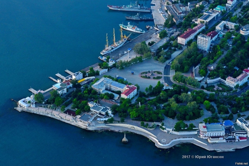 Вид на площадь Нахимова и Приморский бульвар с воздуха