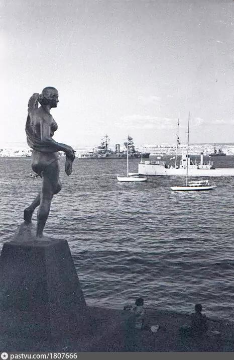 Вид на рейд с водной станции КЧФ. 1947 г.