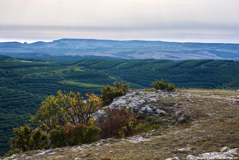 Вид с Челтер - Мармара. Вдали Караньские высоты
