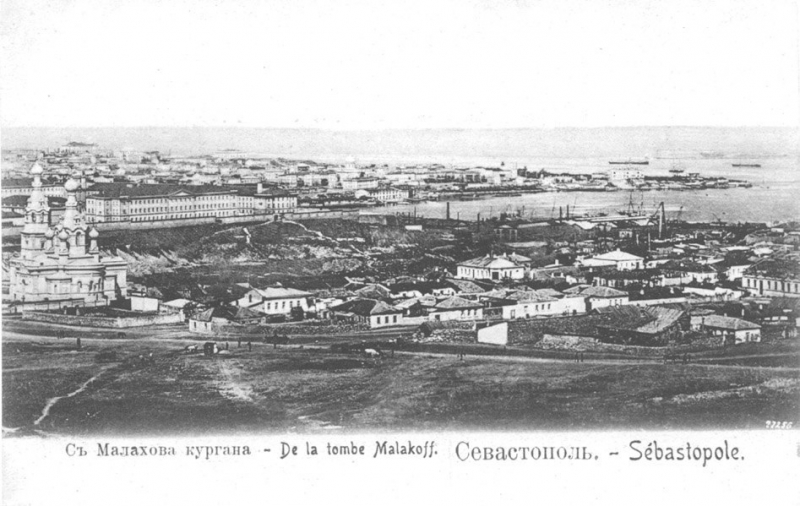Вид с Малахова кургана. Спарав собор Александра Невского, а за ним Лазаревские казармы. 1870-е годы