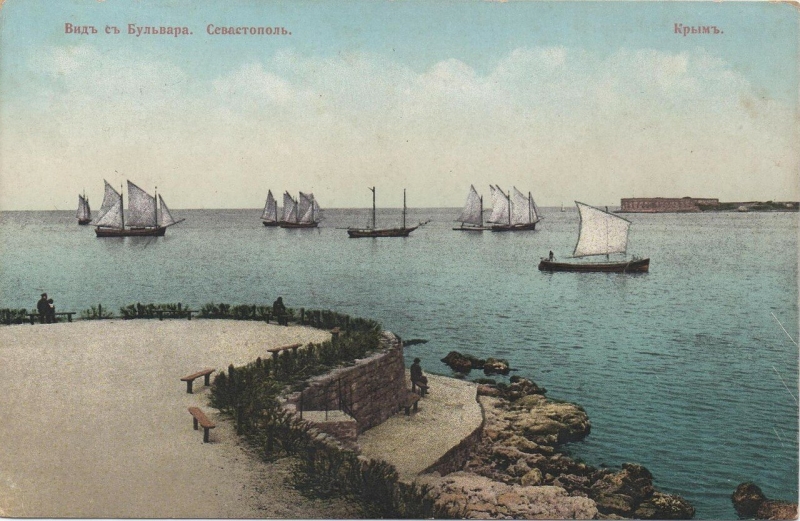 Вид с Приморского бульвара на внешний рейд