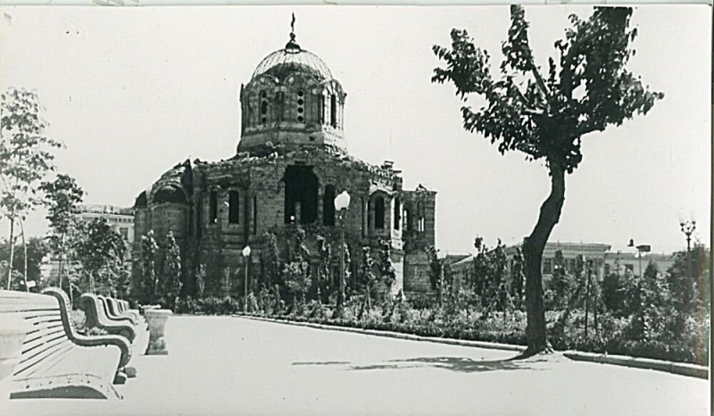 Владимирский собор на городском холме после войны