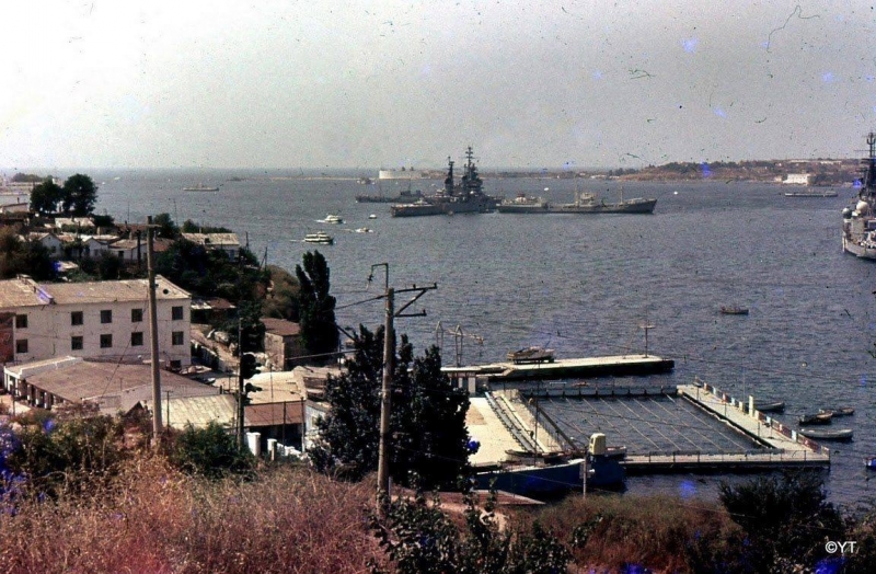 Водная станция СМЗ в Ушаковой балке. Вид на Севастопольскую бухту. 1980 г.