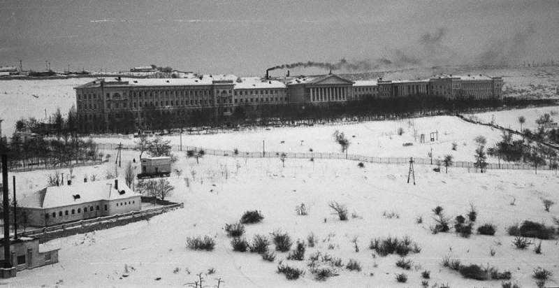 Военно-Морское училище в бухте Голландия.....