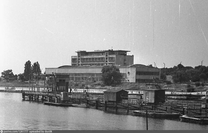 Военный океанариум в бухте Казачьей.