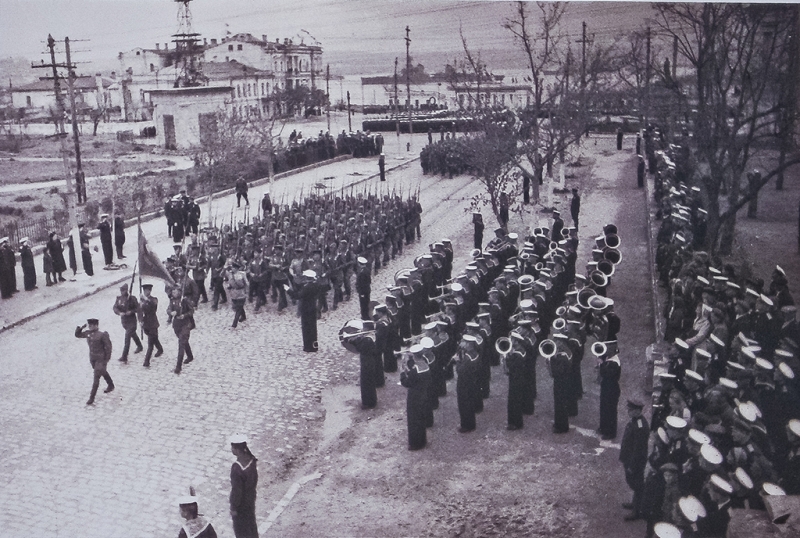 Военный парад на проспекте П. С. Нахимова