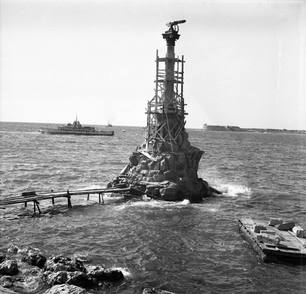 Восстановление памятника Затопленным кораблям. Начало 60-х годов