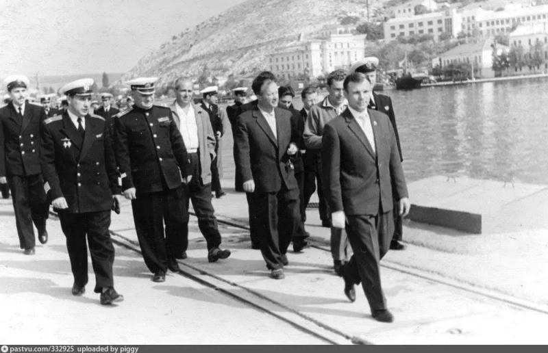 Юрий Гагарин в Балаклаве. 1961 г