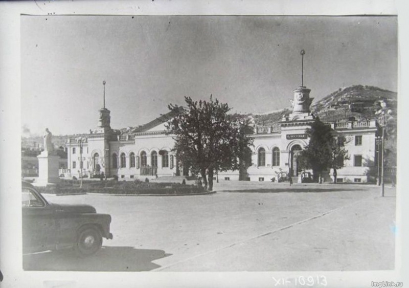 Жд вокзал. Конец 1950-х годов