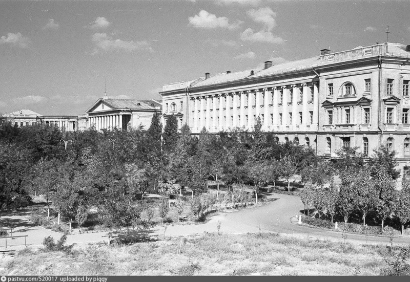 Здание СВВМИУ.